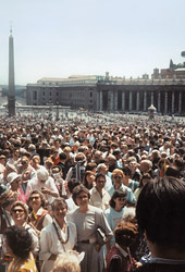 JAV lietuviai Šv. Petro aikštėje Vatikane  pal. J. Matulaičio beatifikacijos metu