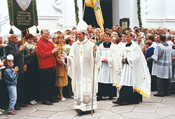 Pirmasis Šiaulių vyskupas E. Bartulis 1997 m. liepos 13 d. iškilmingai įžengė į Šiaulių katedrą.